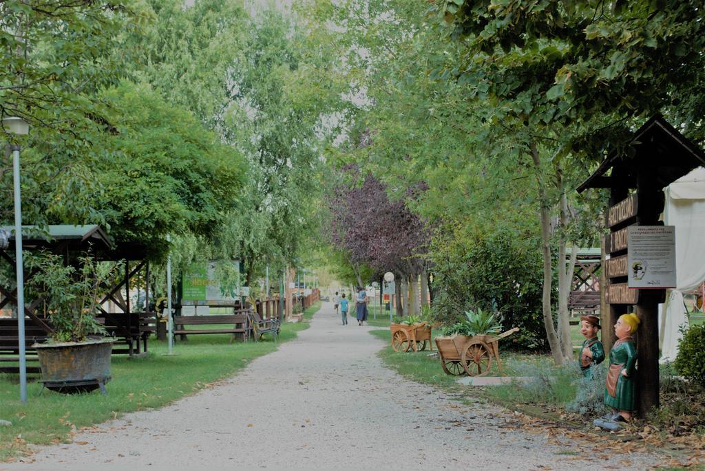 Agriturismo Tre Rondini เลนญาโก ภายนอก รูปภาพ