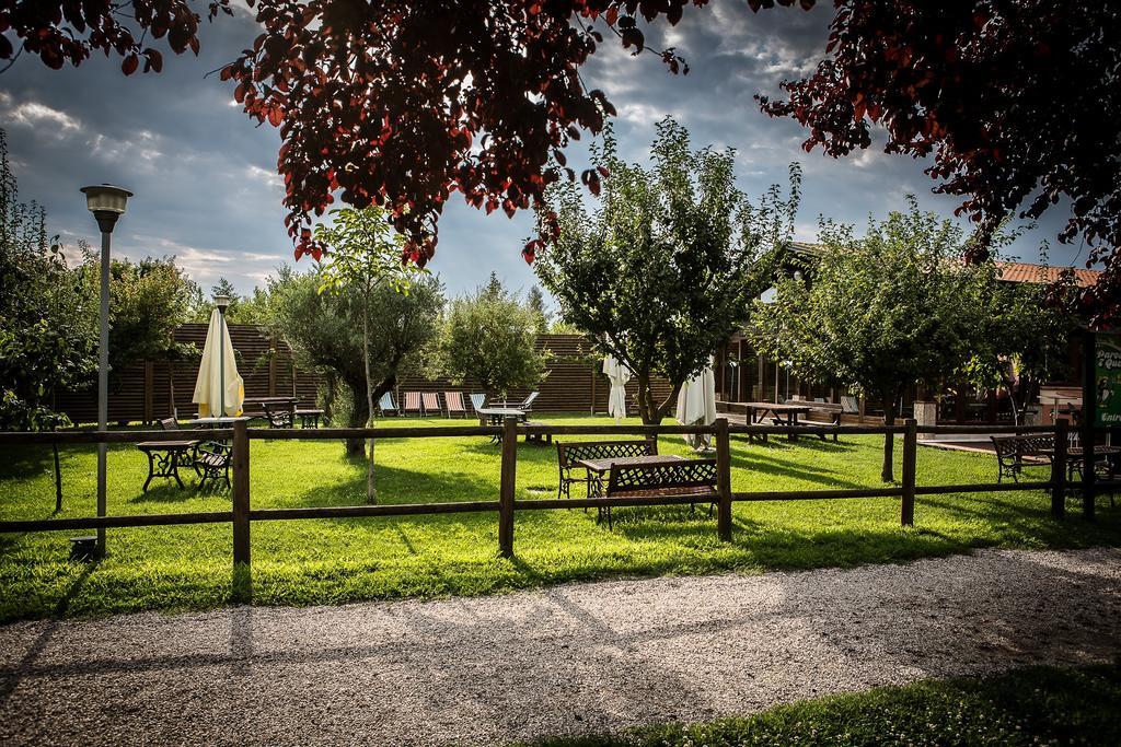 Agriturismo Tre Rondini เลนญาโก ภายนอก รูปภาพ