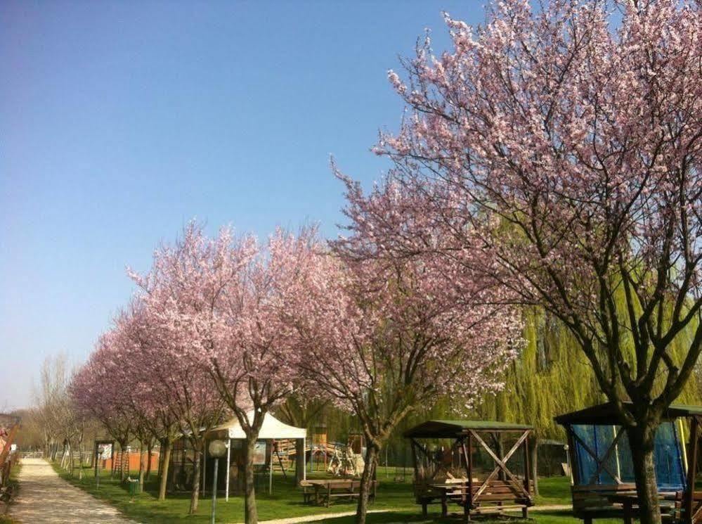 Agriturismo Tre Rondini เลนญาโก ภายนอก รูปภาพ