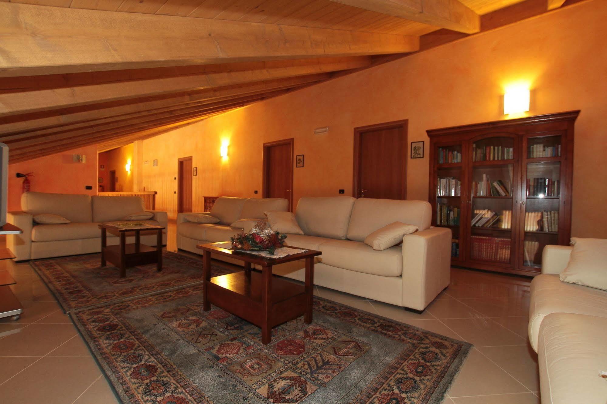 Agriturismo Tre Rondini เลนญาโก ภายนอก รูปภาพ